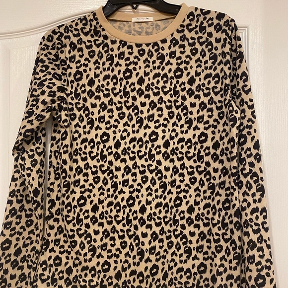 Thrive Tops - Women’s Long Sleeve Leopard Shirt (Thrive boutique/Blooming Jelly) Size Small